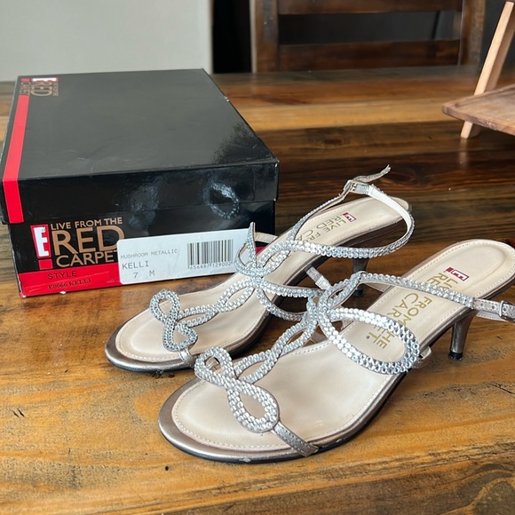 E! Live From The Red Carpet - Kelli Heels - Picture 2 of 9